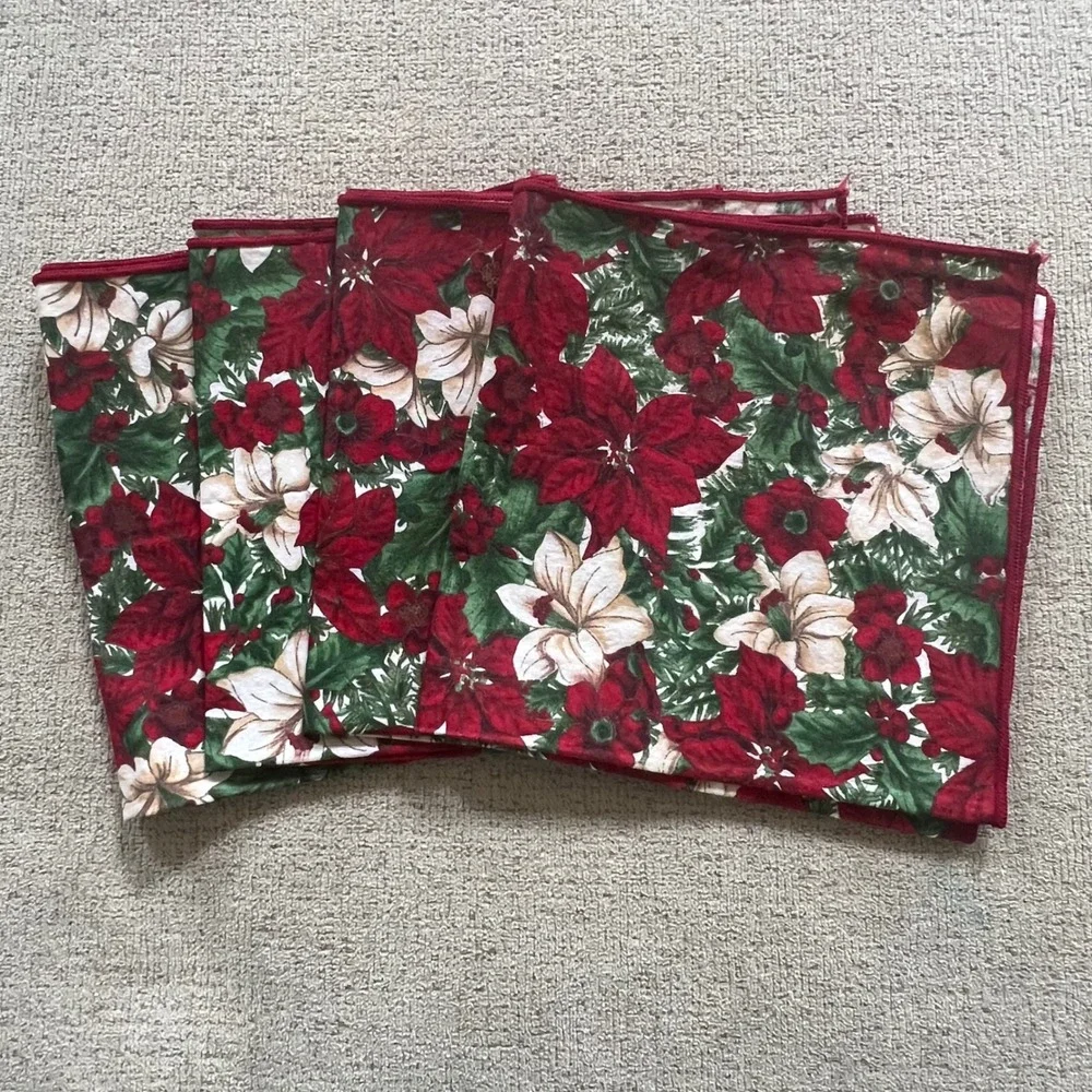 Vintage Christmas Poinsettia Cloth Napkins Set of 4 Red Green Floral Holiday 17